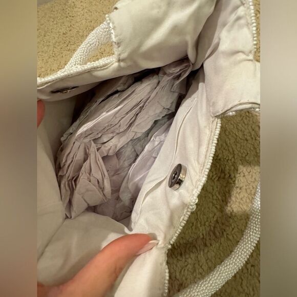 Elegant White and Silver Beaded Handbag - Picture 4 of 4